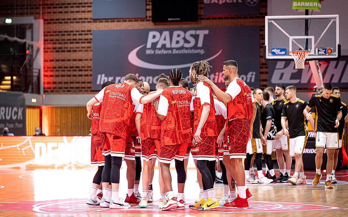 2021 12 12 s Oliver Baskets 2 2021 12 12 s Oliver Baskets 2