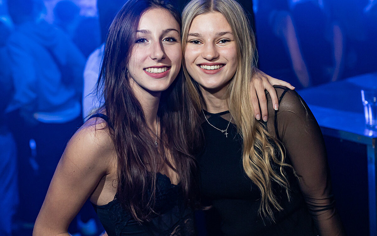 2022 09 30 Airport Black White 9 2022 09 30 Airport Black White 9