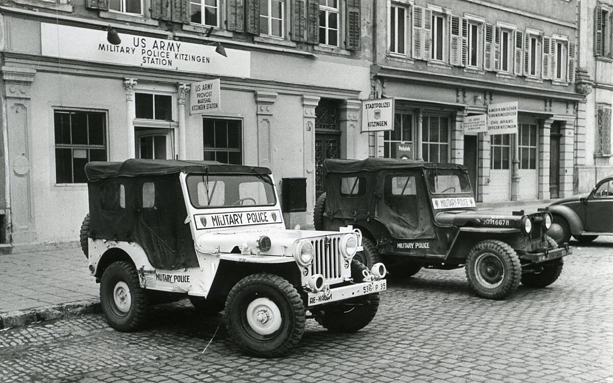 Amerikanische Militaerpolizeistation im Rathaus um 1950 Amerikanische Militaerpolizeistation im Rathaus um 1950