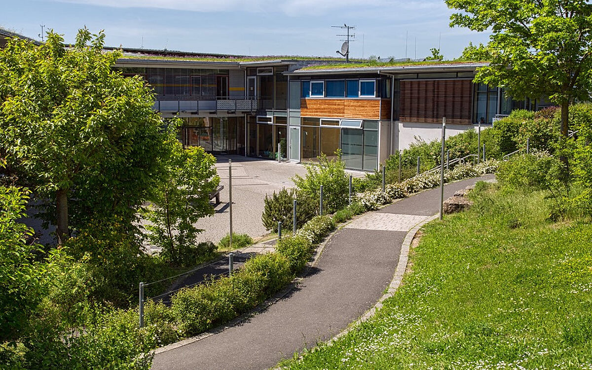 Aussenansicht mit Gruen Aussenansicht mit Gruen