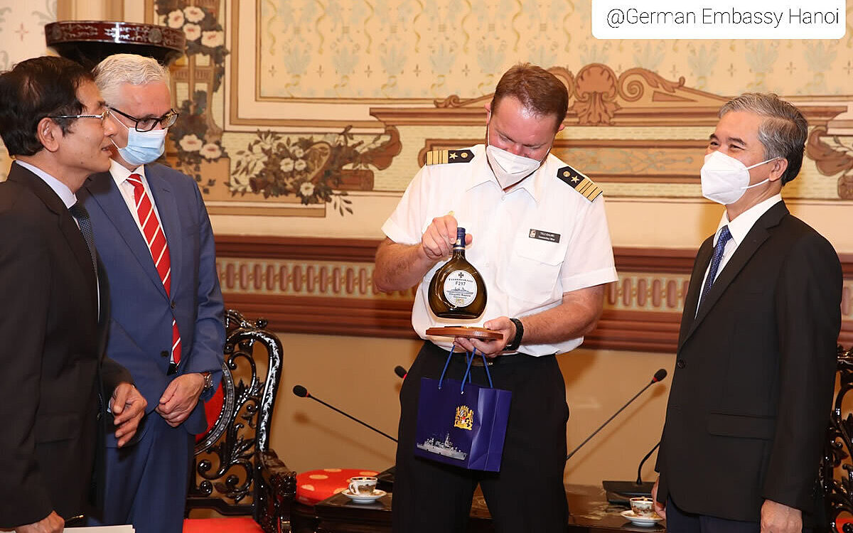 Bocksbeutel in Vietnam Foto Deutsche Botschaft Hanoi web Bocksbeutel in Vietnam Foto Deutsche Botschaft Hanoi web