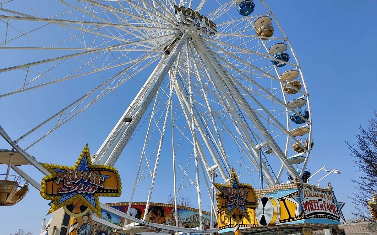 Das Riesenrad auf dem Fruehjahrsvolksfest 2022 Das Riesenrad auf dem Fruehjahrsvolksfest 2022
