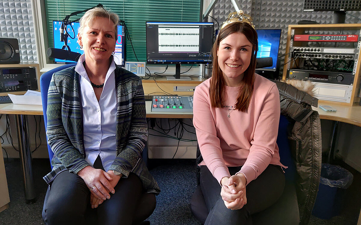 Die Fraenkischen Weinkoeniginnen von 1987 und 2019 Funkhaus Wuerzburg Die Fraenkischen Weinkoeniginnen von 1987 und 2019 Funkhaus Wuerzburg