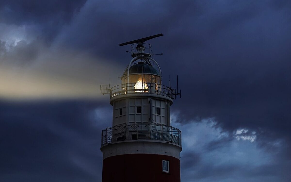 Ein Leuchtturm im Dunkeln Ein Leuchtturm im Dunkeln