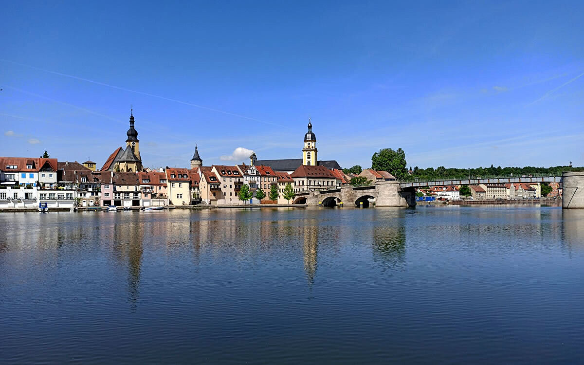 Gartenscahugelaende Kitzingen Blick vom Stadtbalkon Gartenscahugelaende Kitzingen Blick vom Stadtbalkon