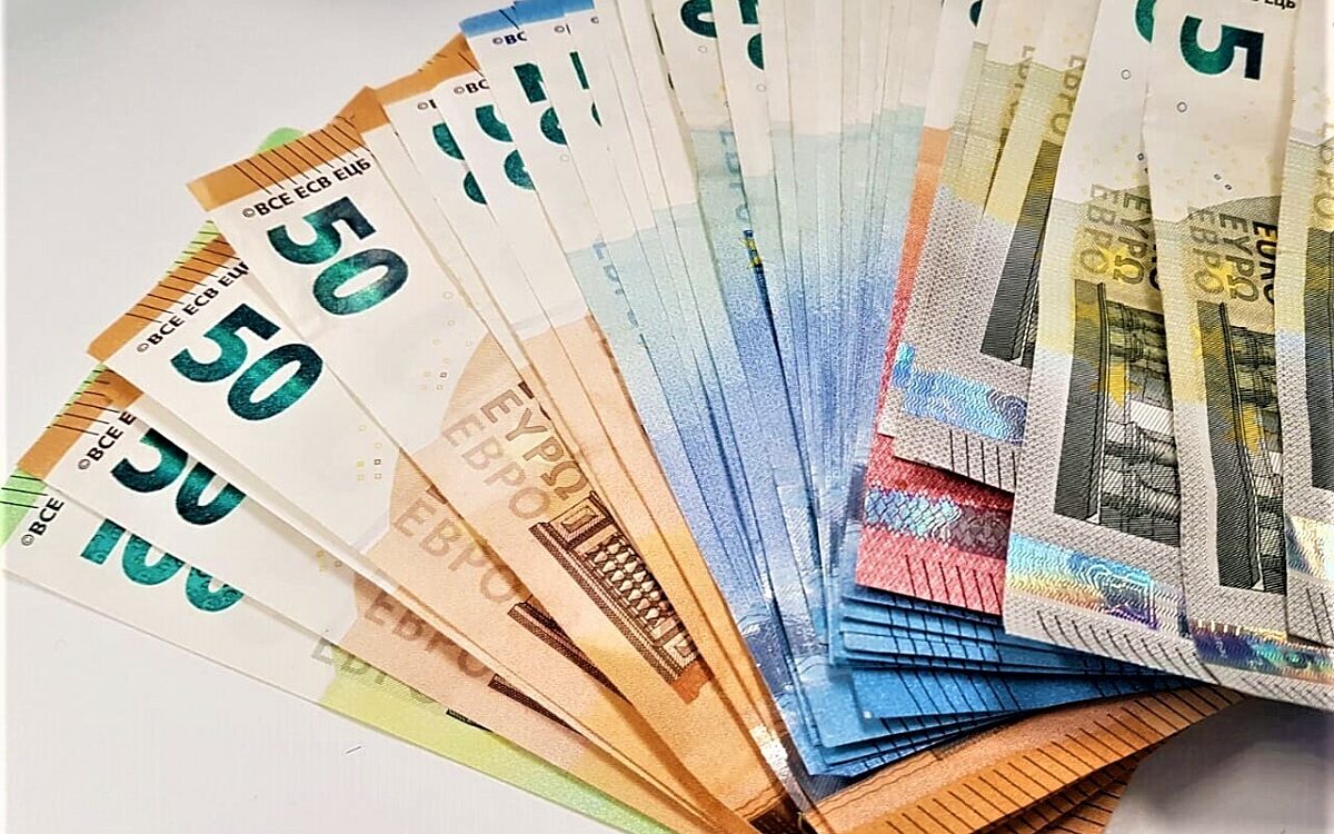 Geldscheine 5 50 er aufgefachert FH 2019 Geldscheine 5 50 er aufgefachert FH 2019