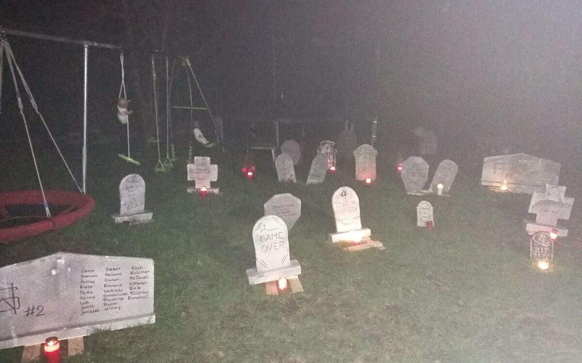 Der Gruselhof in Grettstadt Friedhof Der Gruselhof in Grettstadt Friedhof