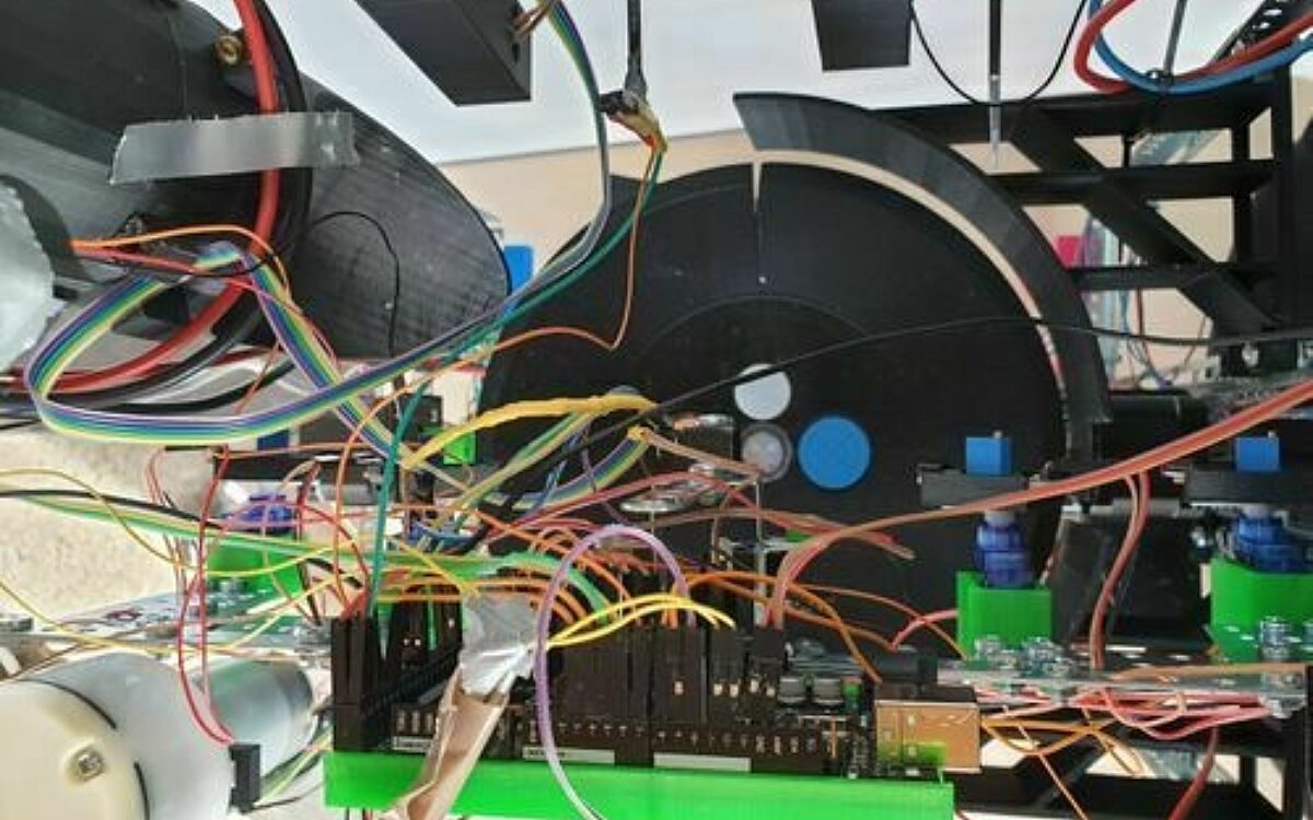 Intelligenter Muelleimer des Wirsberg Gymnasiums fuer den WVV Umweltpreis 2021 So viel Technik steckt in Charpy Intelligenter Muelleimer des Wirsberg Gymnasiums fuer den WVV Umweltpreis 2021 So viel Technik steckt in Charpy