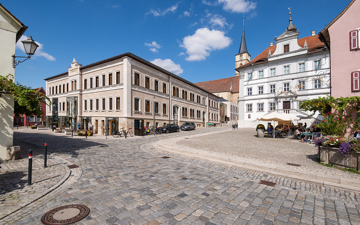 Iphofen Blick auf Rathaus und DLZ michael koch Iphofen Blick auf Rathaus und DLZ michael koch