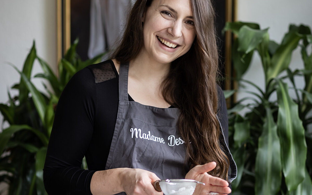 Madame Dessert Portrait 9921 Madame Dessert Portrait 9921