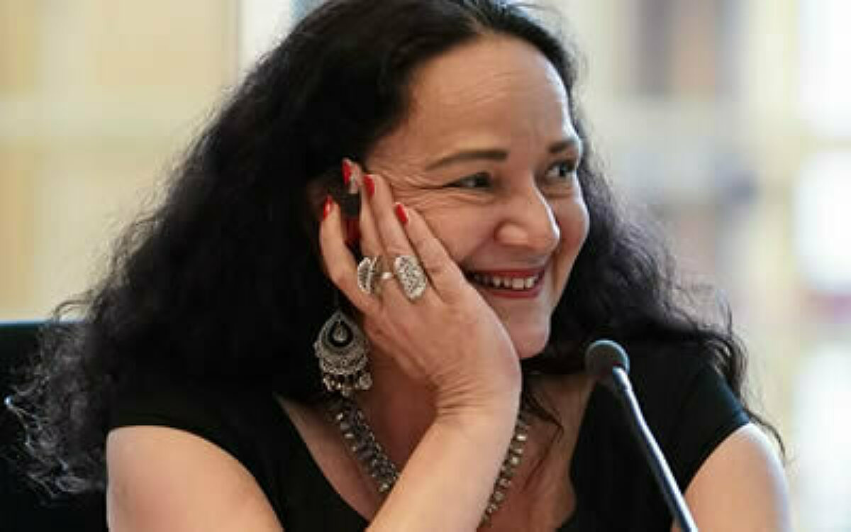 Simone Barrientos Simone Barrientos