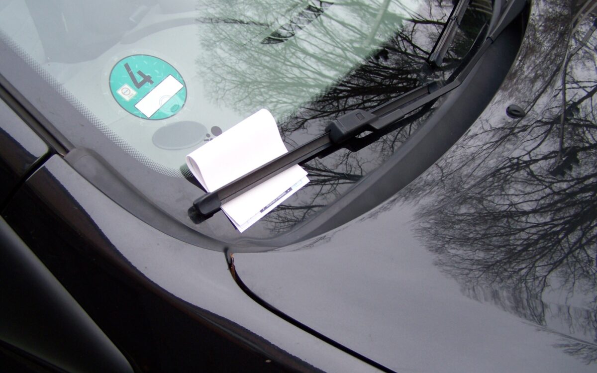 Strafzettel Knoellchen geschwaerzt Strafzettel Knoellchen geschwaerzt