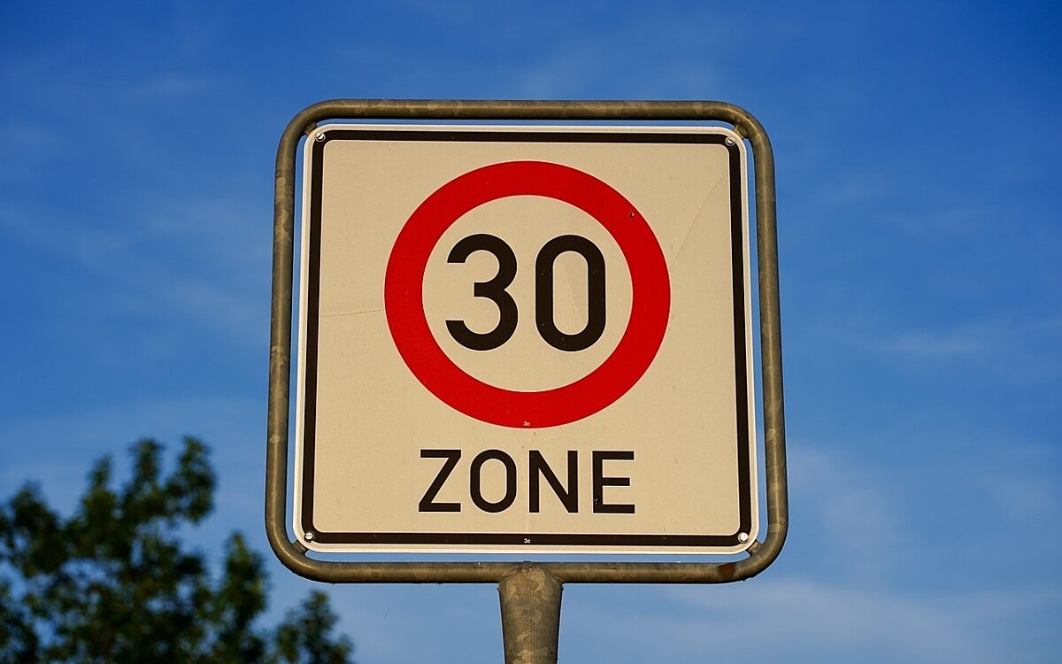 Verkehrsschild Tempo 30 Verkehrsschild Tempo 30