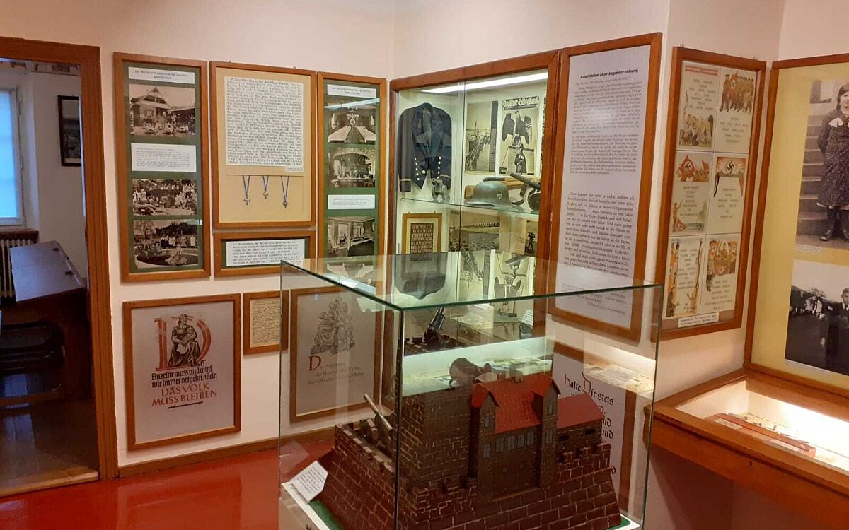 Vitrinen Schulmuseum Loh FH Wue Vitrinen Schulmuseum Loh FH Wue