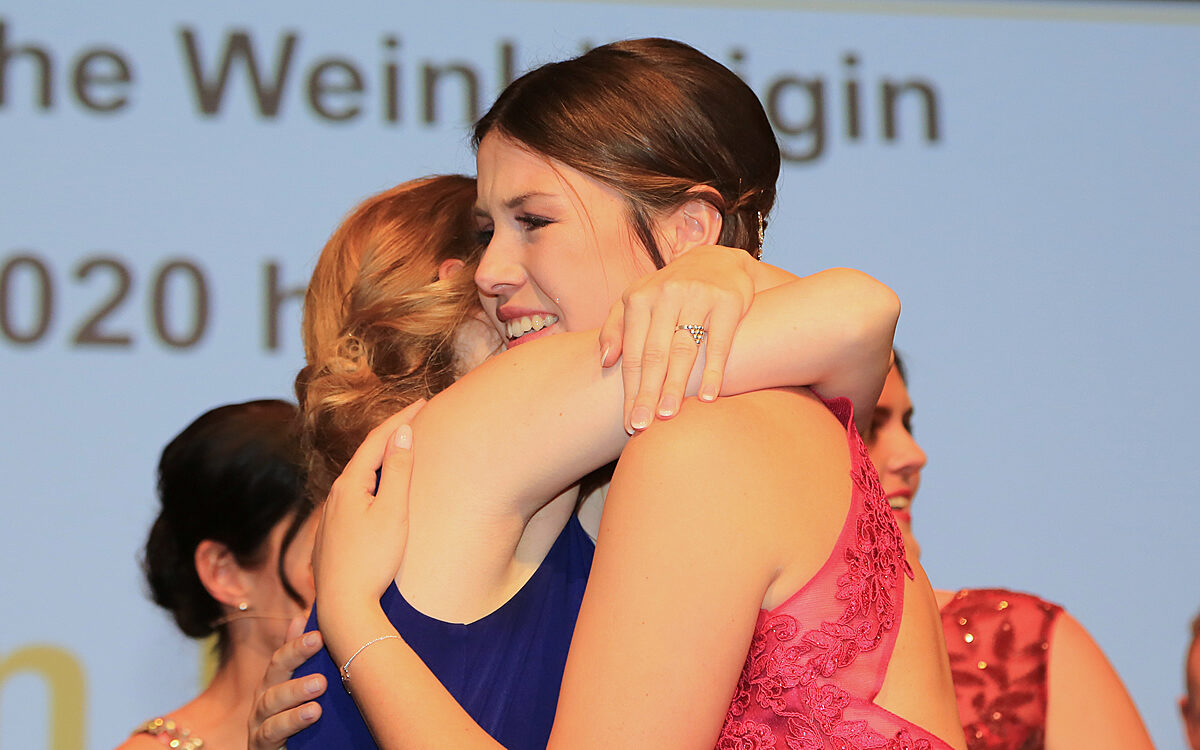 Wahl 64 Fraenkische Weinkoenigin Carolin Meyer Foto Haus des Frankenweins Wahl 64 Fraenkische Weinkoenigin Carolin Meyer Foto Haus des Frankenweins