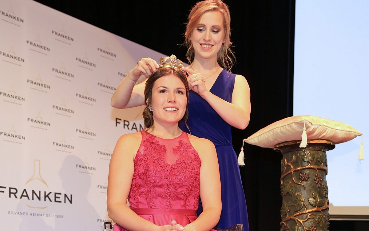Wahl zur Fraenkischen Weinkoenigin Wahl zur Fraenkischen Weinkoenigin