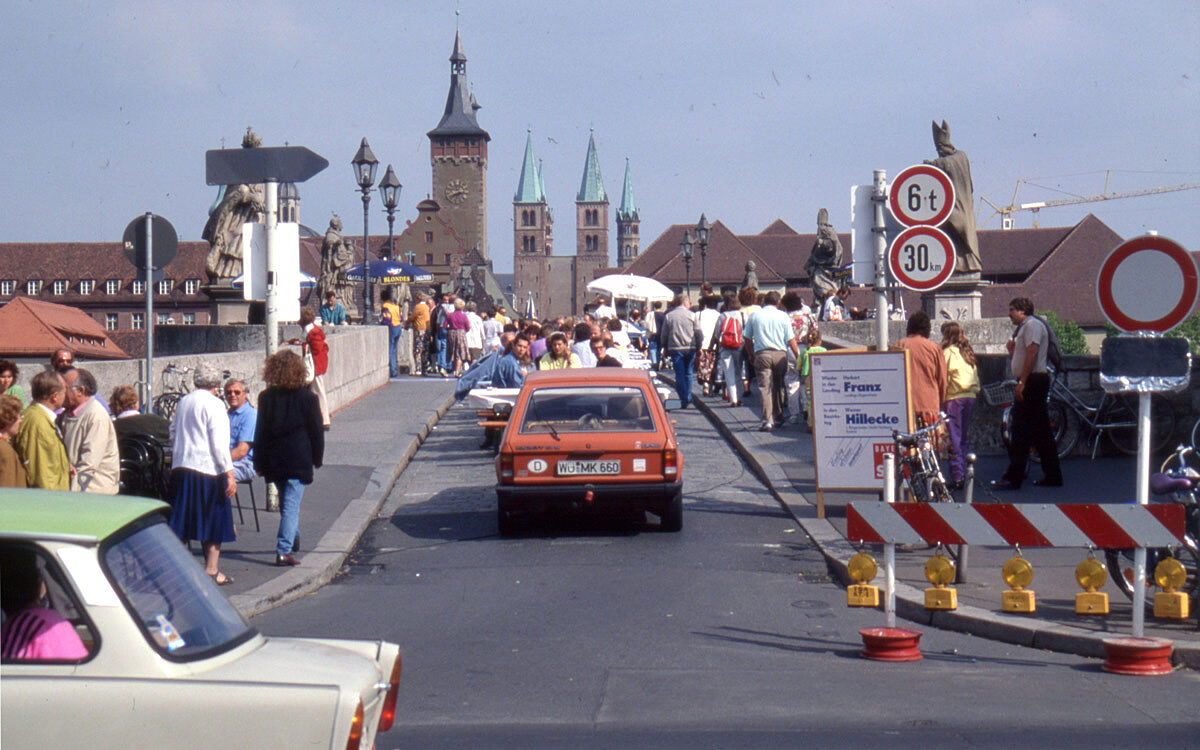 Alte Mainbrücke 90er Jahre - Stadtarchiv Würzburg Alte Mainbrücke 90er Jahre - Stadtarchiv Würzburg