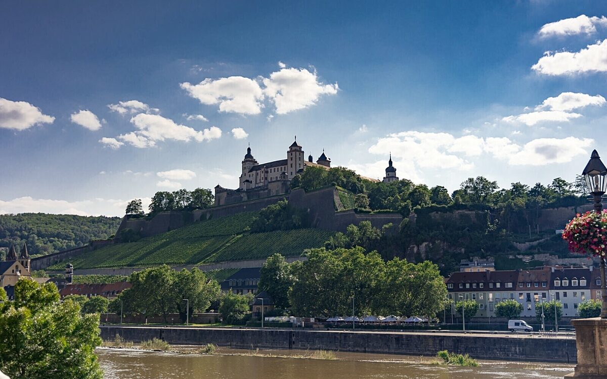 Festung marienberg wuerzburg blick von mainufer Festung marienberg wuerzburg blick von mainufer