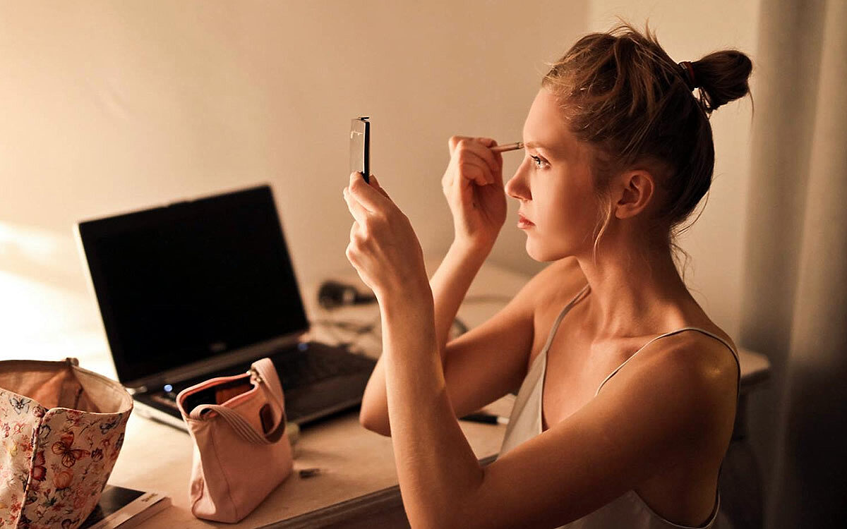 Make up auftragen - pexels.com