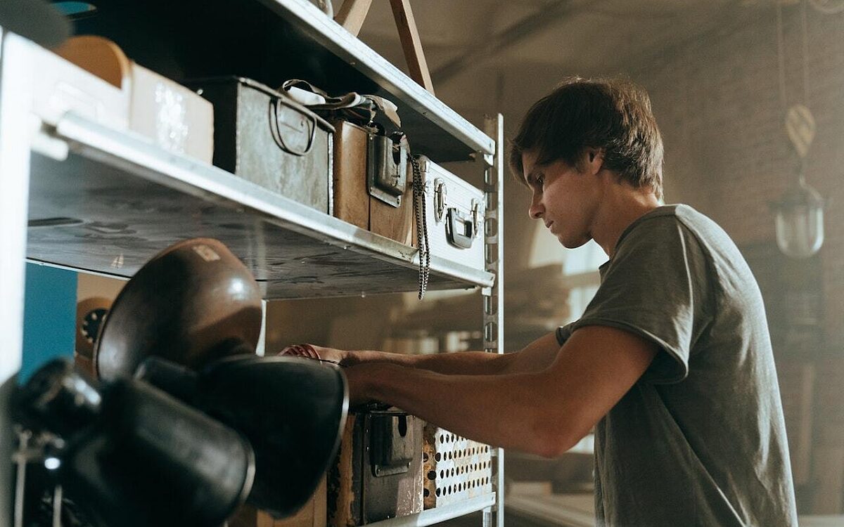 Regal im Keller - pexels.com Regal im Keller - pexels.com