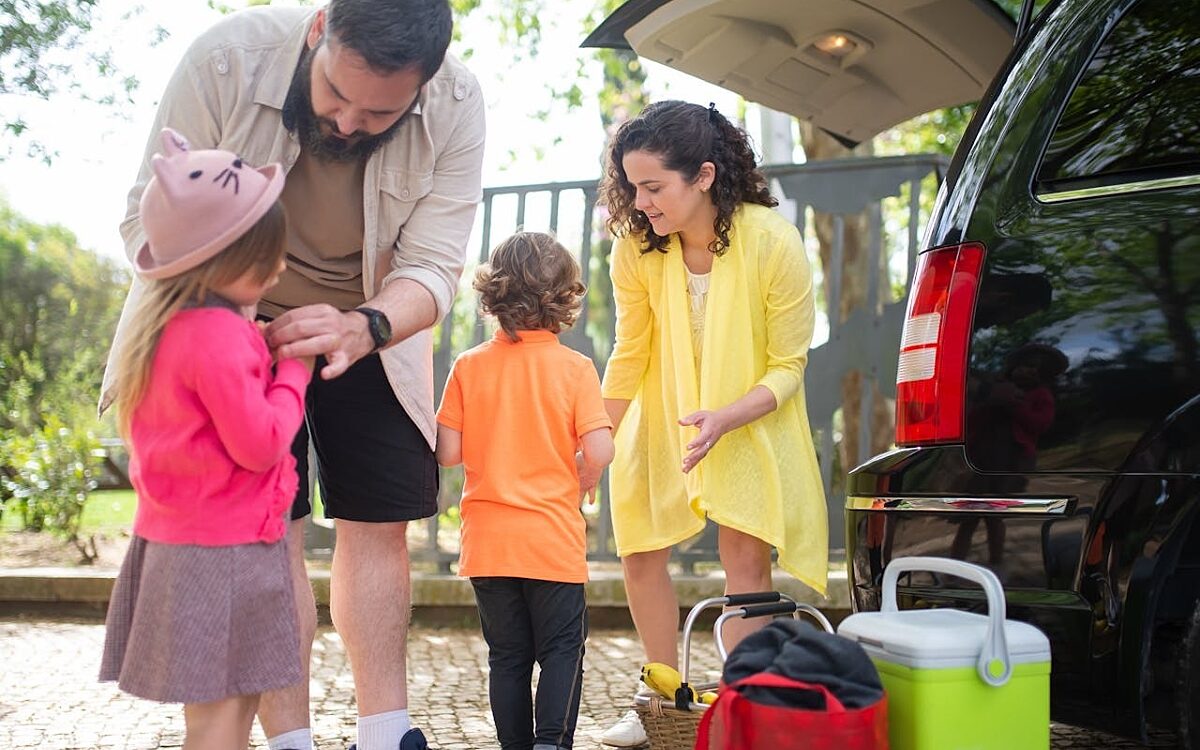 Familie mit Auto - pexels.com Familie mit Auto - pexels.com