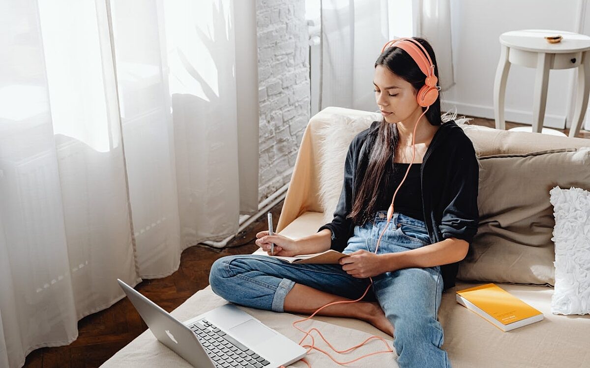 Podcast hören - pexels.com Podcast hören - pexels.com