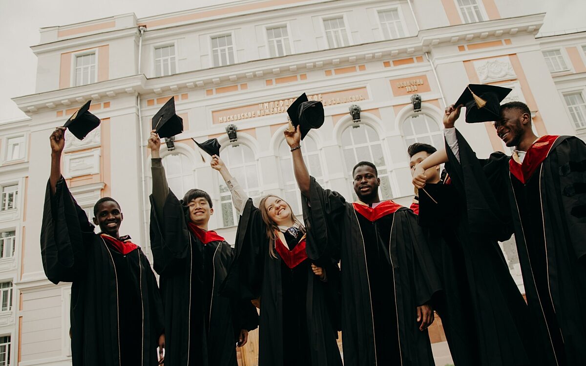 Bachelorarbeit - unsplash.com Bachelorarbeit - unsplash.com