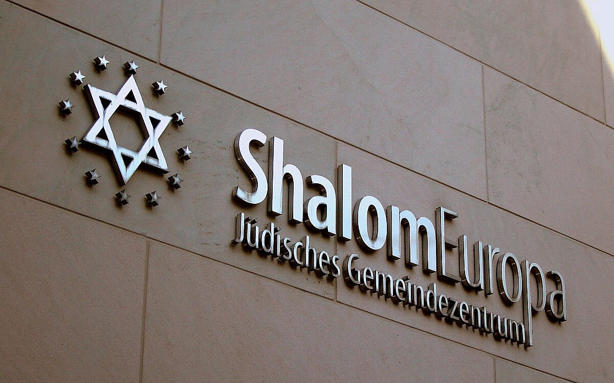 Shalom fasade Shalom fasade