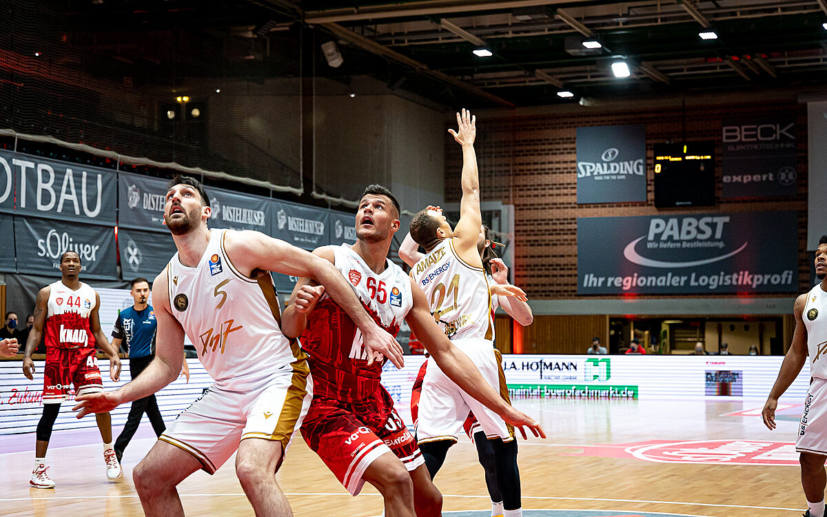 2021 12 12 s Oliver Baskets 12 2021 12 12 s Oliver Baskets 12