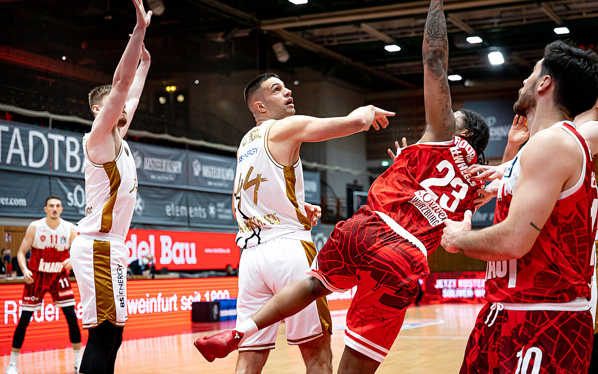 2021 12 12 s Oliver Baskets 23 2021 12 12 s Oliver Baskets 23