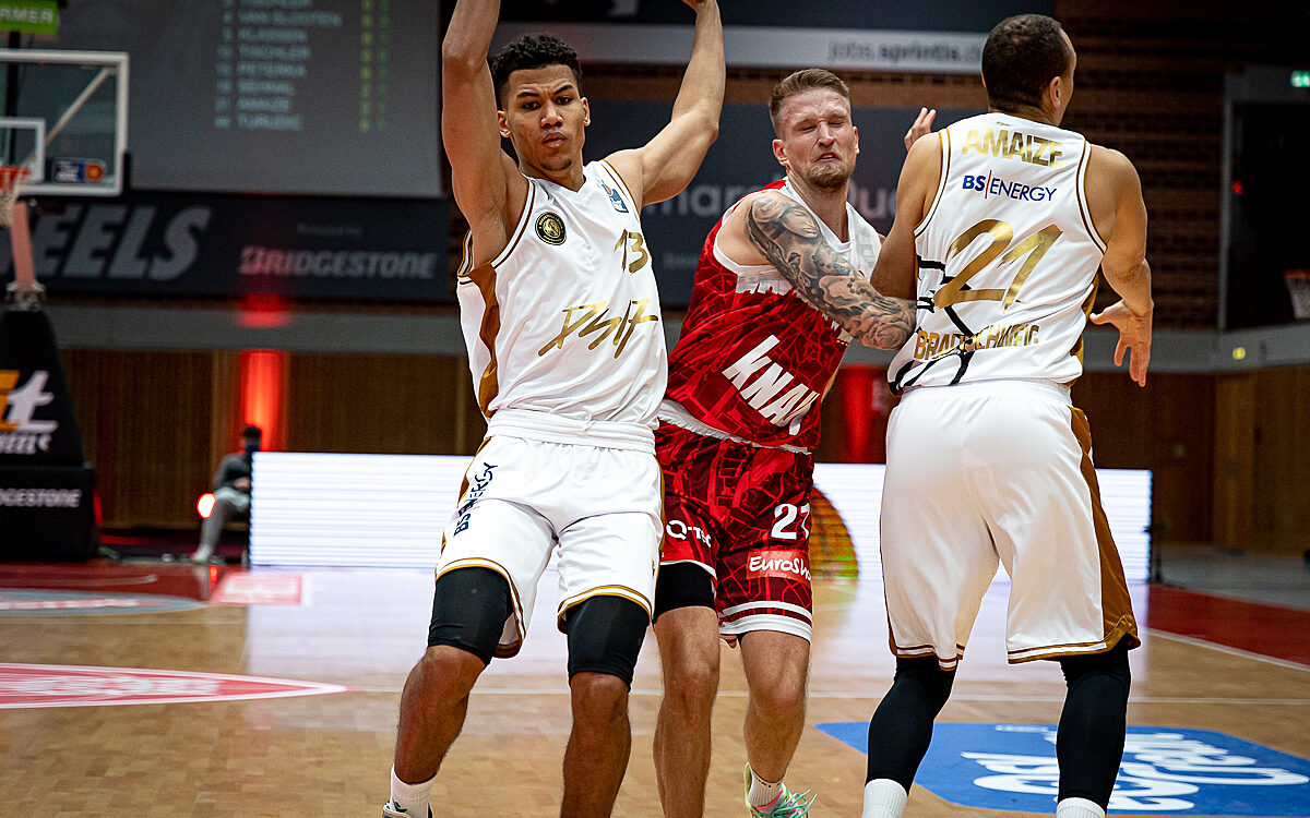 2021 12 12 s Oliver Baskets 32 2021 12 12 s Oliver Baskets 32