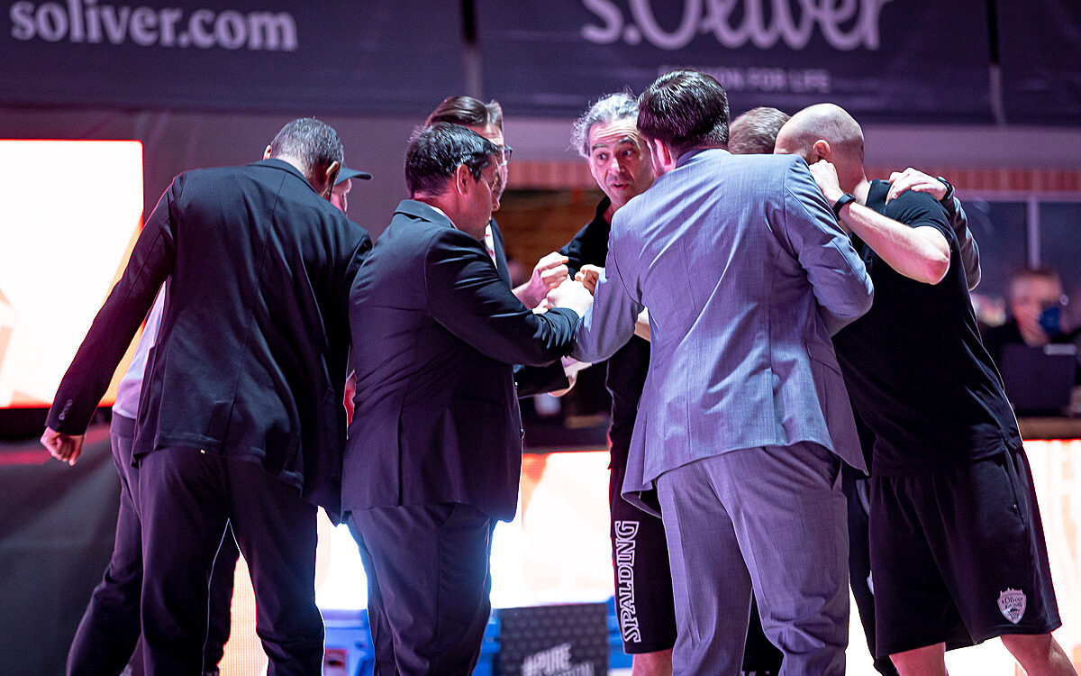 2021 12 27 s Oliver Baskets 3 2021 12 27 s Oliver Baskets 3