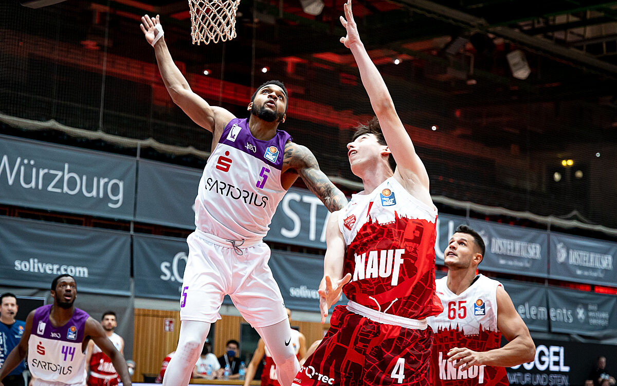 2021 12 27 s Oliver Baskets 32 2021 12 27 s Oliver Baskets 32