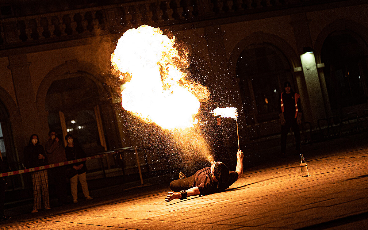 2022 03 27 Feuershow Rathausplatz 10 2022 03 27 Feuershow Rathausplatz 10