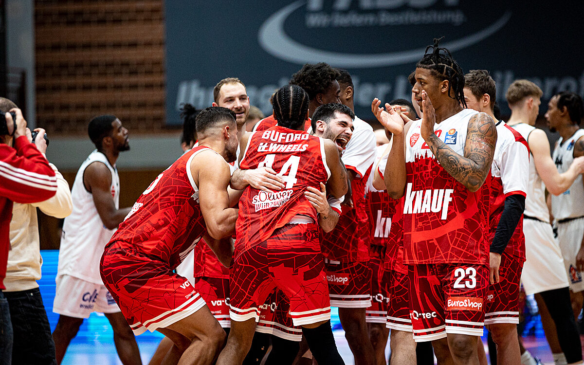 2022 04 03 s Oliver Baskets 69 2022 04 03 s Oliver Baskets 69