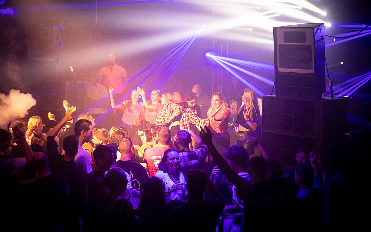 2022 09 18 Airport Malle Party 78 2022 09 18 Airport Malle Party 78