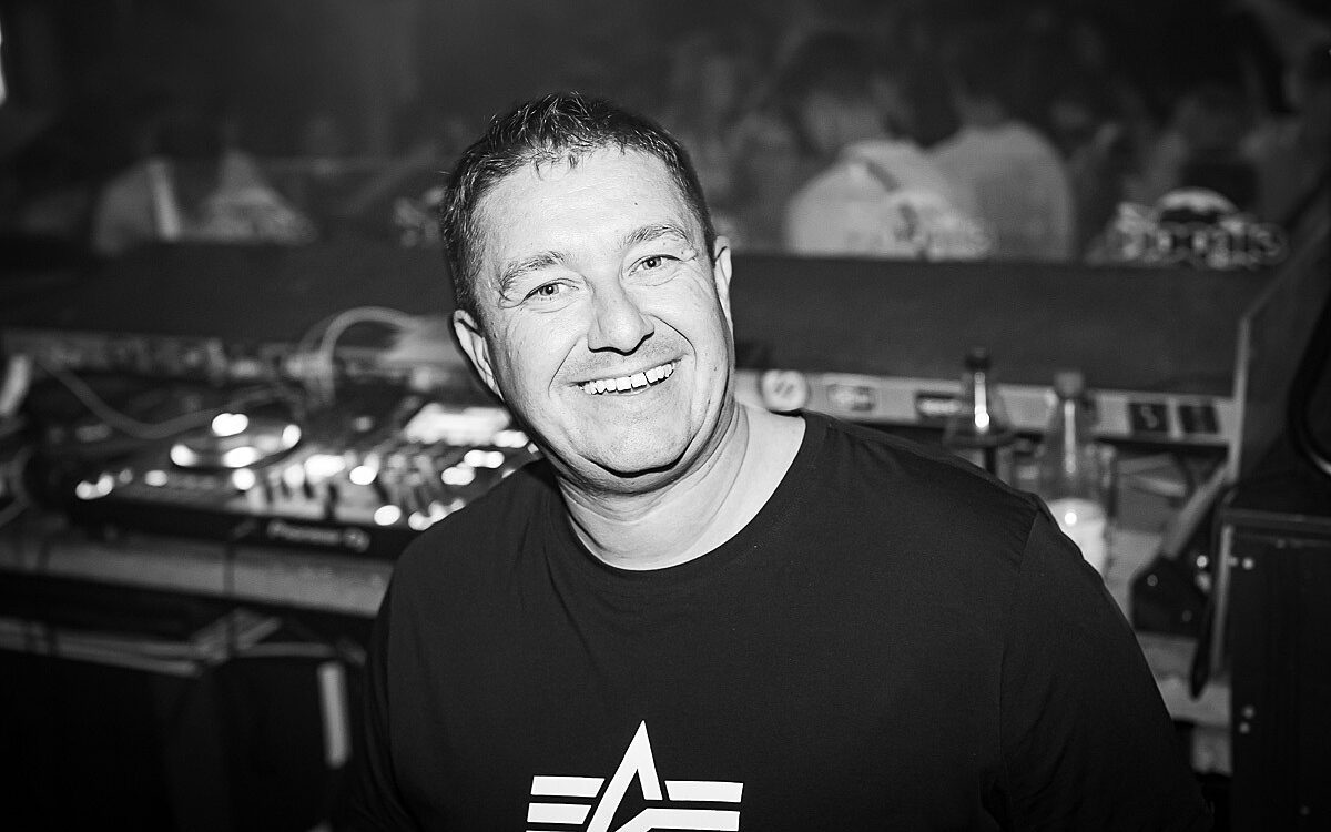 2022 09 30 Airport Black White 12 2022 09 30 Airport Black White 12