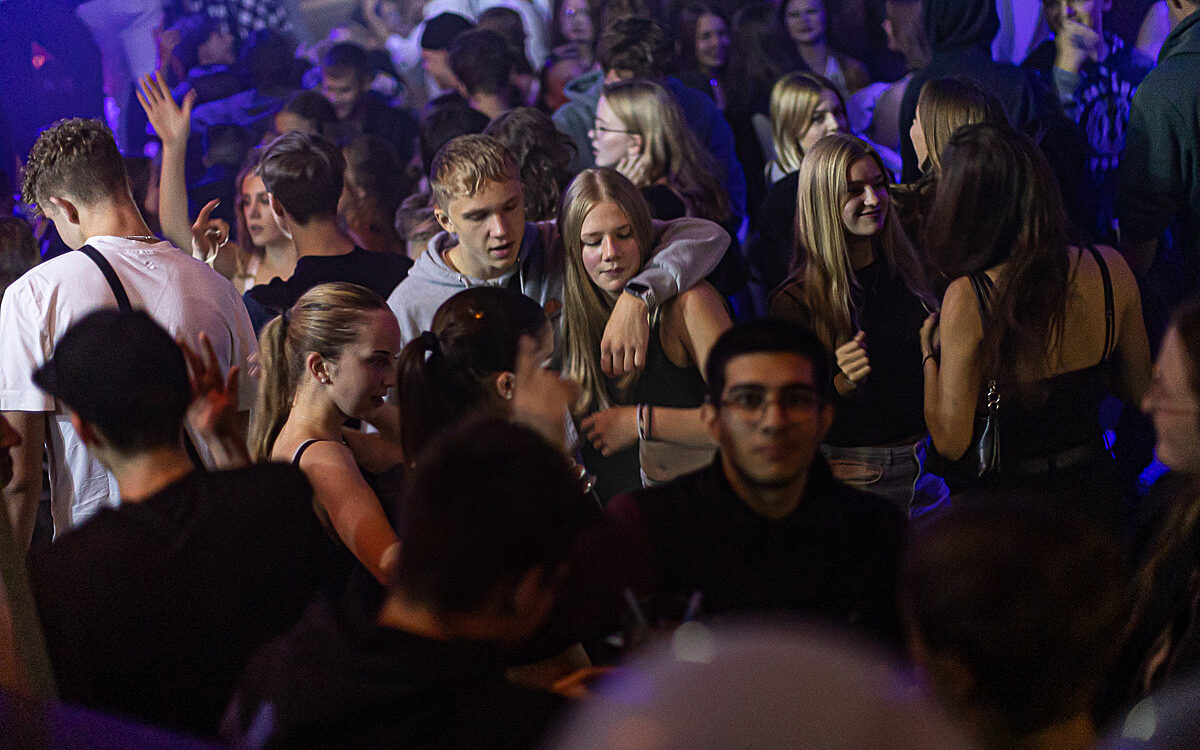 2022 09 30 Airport Black White 15 2022 09 30 Airport Black White 15