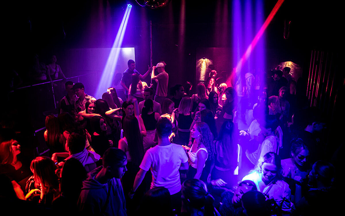 2022 09 30 Airport Black White 18 2022 09 30 Airport Black White 18