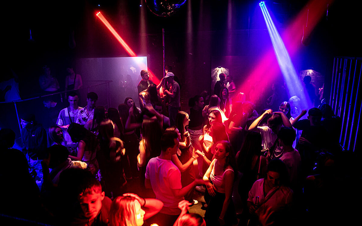 2022 09 30 Airport Black White 19 2022 09 30 Airport Black White 19