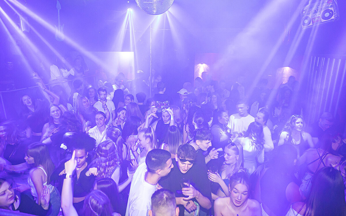 2022 09 30 Airport Black White 24 2022 09 30 Airport Black White 24