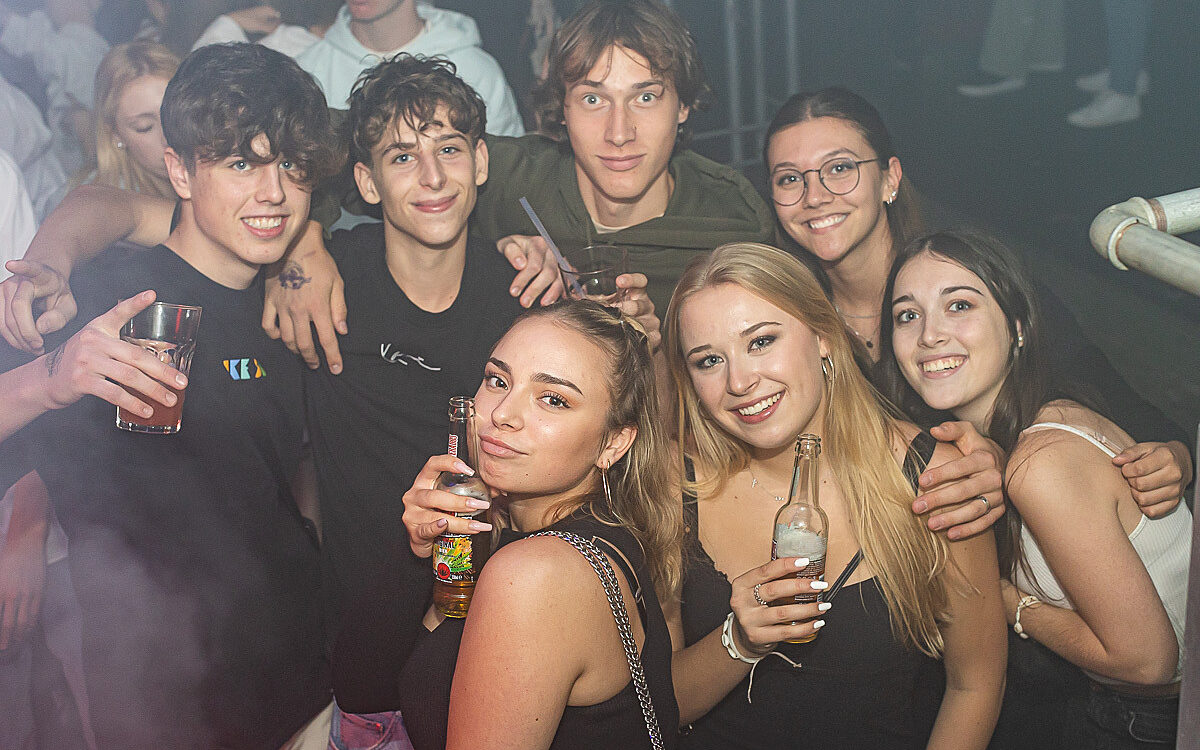 2022 09 30 Airport Black White 3 2022 09 30 Airport Black White 3