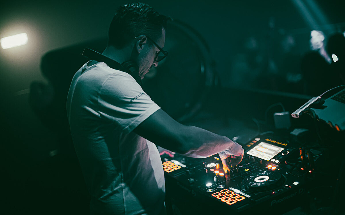 2022 09 30 Airport Black White 5 2022 09 30 Airport Black White 5