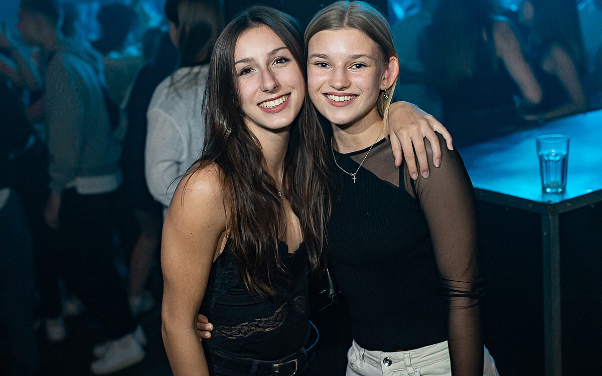 2022 09 30 Airport Black White 8 2022 09 30 Airport Black White 8