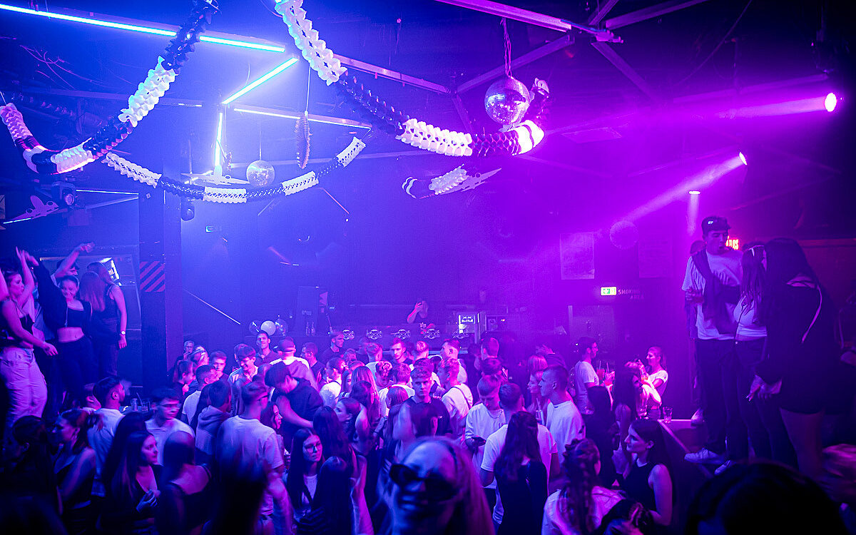 2022 10 01 Airport Black White 30 2022 10 01 Airport Black White 30