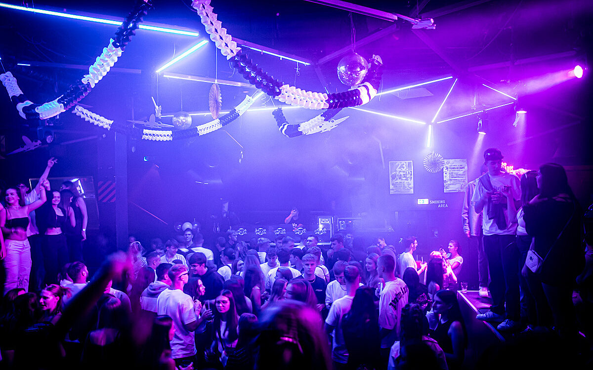 2022 10 01 Airport Black White 31 2022 10 01 Airport Black White 31