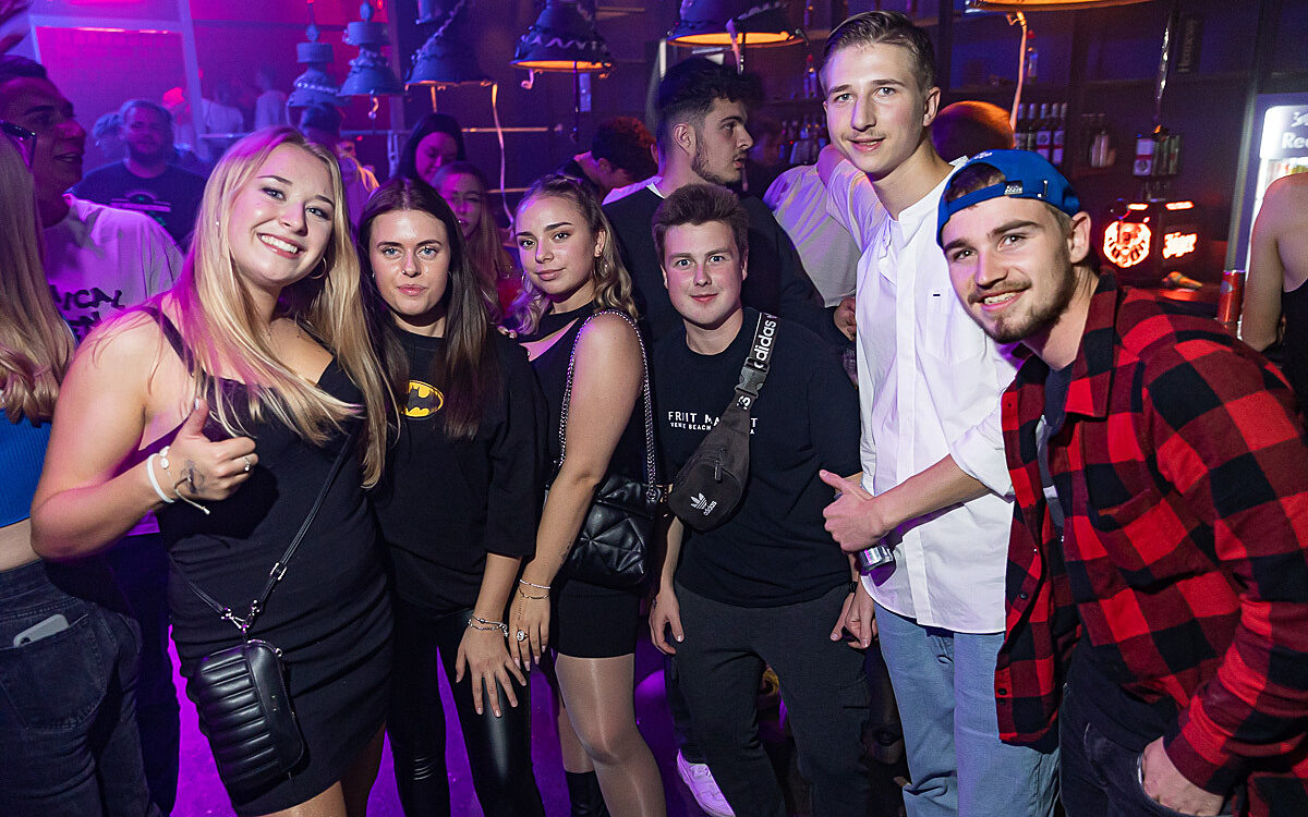 2022 10 01 Airport Black White 34 2022 10 01 Airport Black White 34