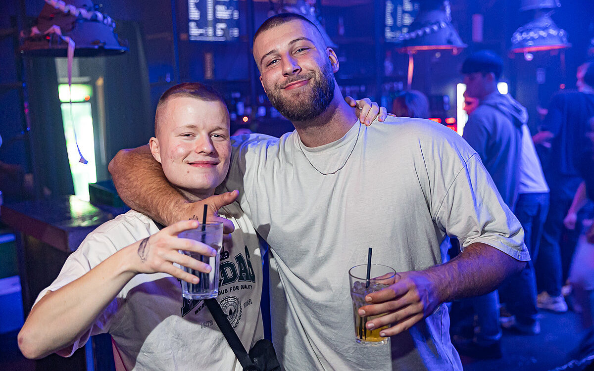 2022 10 01 Airport Black White 41 2022 10 01 Airport Black White 41