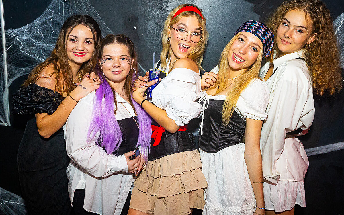 2022 11 01 Airport Halloween 19 2022 11 01 Airport Halloween 19