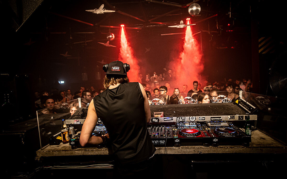 2022 11 19 Airport I Hate Models 17 2022 11 19 Airport I Hate Models 17